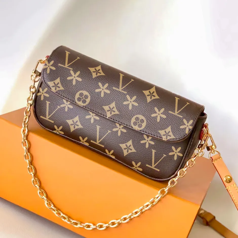 Designer vit plånbok två axelremmar kuvertväska M81911 M82210 plånbok på kedja murgröna väska dam man pochette Lyxig läder gym handväska cross body clutch tygväskor