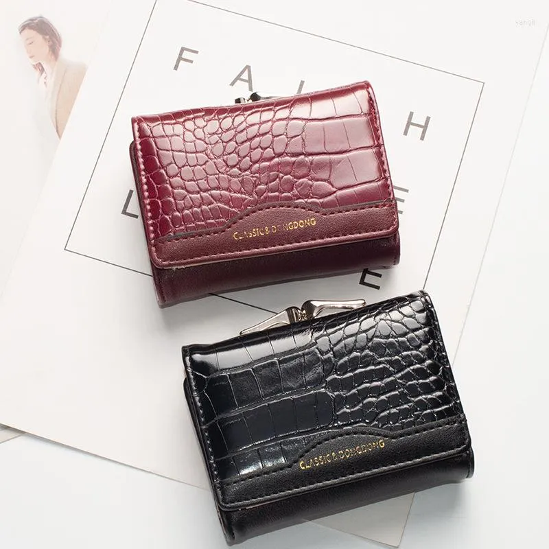 Plånböcker plånbok kvinnor retro designer damer små vikta mynt handväska multifunktion korta pu kvinnliga plånböcker för menväggar