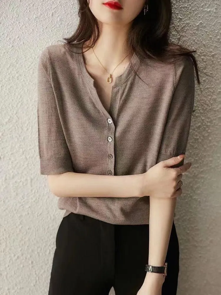 سترات النساء Tuangbiang Summer Sexy Fashion 2023 Cotton Pullover Button Button Deep V-teace Sleeve Therts Thirtts Thines Women Thin Lough Navy Khaki