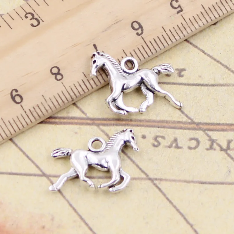 20pcs Charms bieganie konia 22x15 mm Tybetańskie brązowe srebrne wisiorki kolorowe zabytkowe biżuterię tworzące ręcznie robione rzemiosło