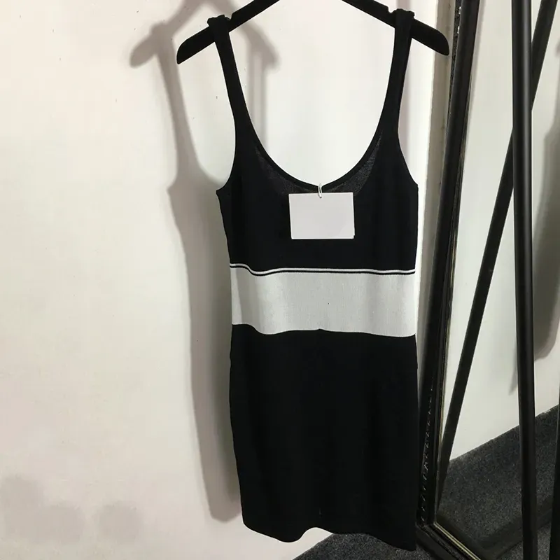 여자 니트 슬링 드레스 여름 민소매 선 드레스 패션 편지 자카드 드레스 레이디 브랜드 슬림 선 드레스 스커트
