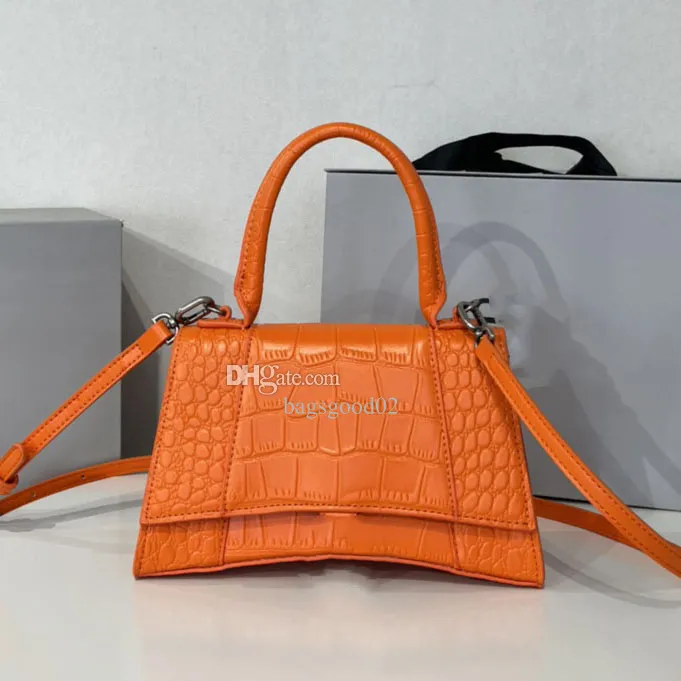 10A Top Womens Designer Tote Bags Sparkling Diamond Crystal Shoulder Bags  Valentinose Crossbody Vsling Tote Bags Handbags Sling Chains Purse From  Bag_2021, $109.15 | DHgate.Com