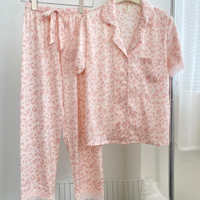 Ensemble de pyjamas à imprimé léopard rose satiné pour femme