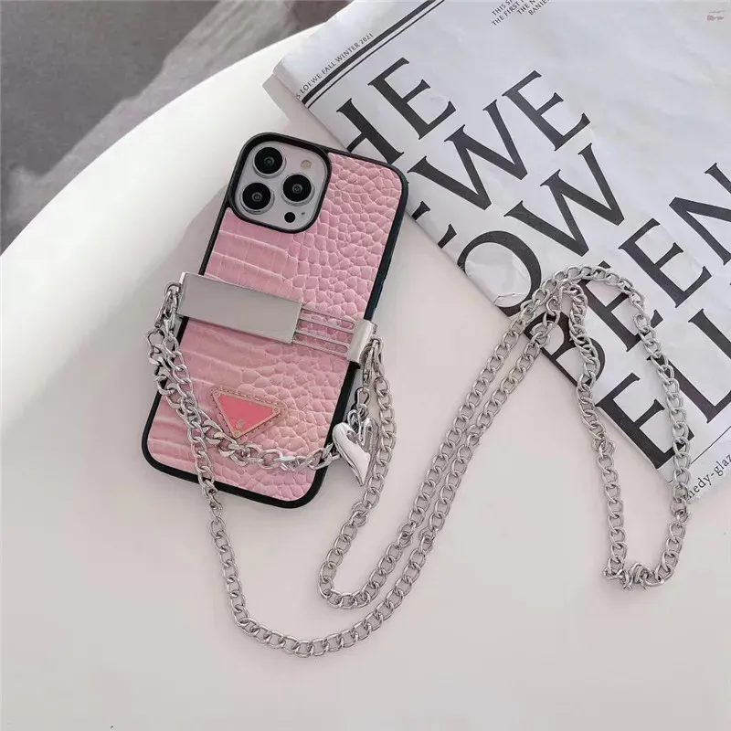 Luxury Leather Designer Cover Clip Lagdable Metal Lanyard Chain Telefonfodral för iPhone 14Plus 14PROMAX 13Pro 13 12 12Promax 11 Pro Max XS X XR Telefonfall