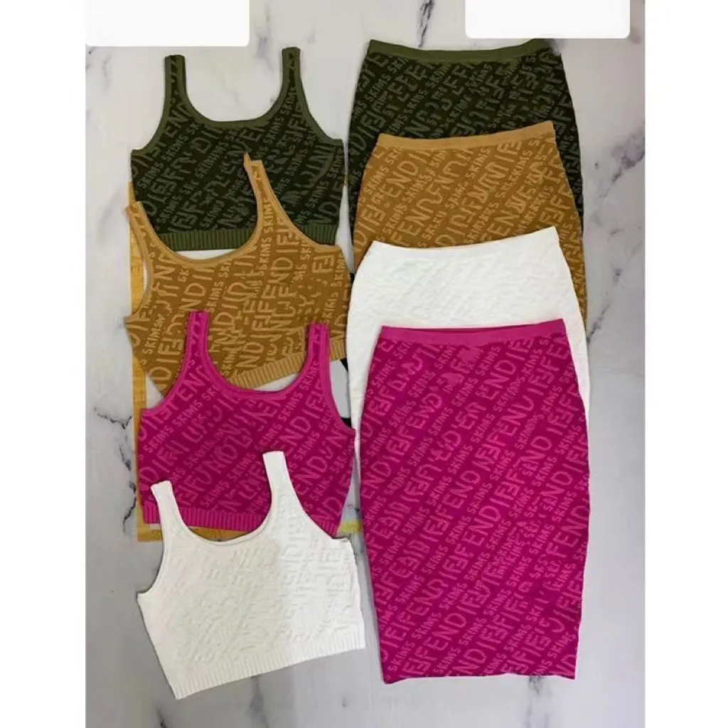 Women Designer Two-Piece Dress Suspender ärmlös Vest Alfabetet Jacquard Bust Group Sy Sexig Slim Skirt Size S M L