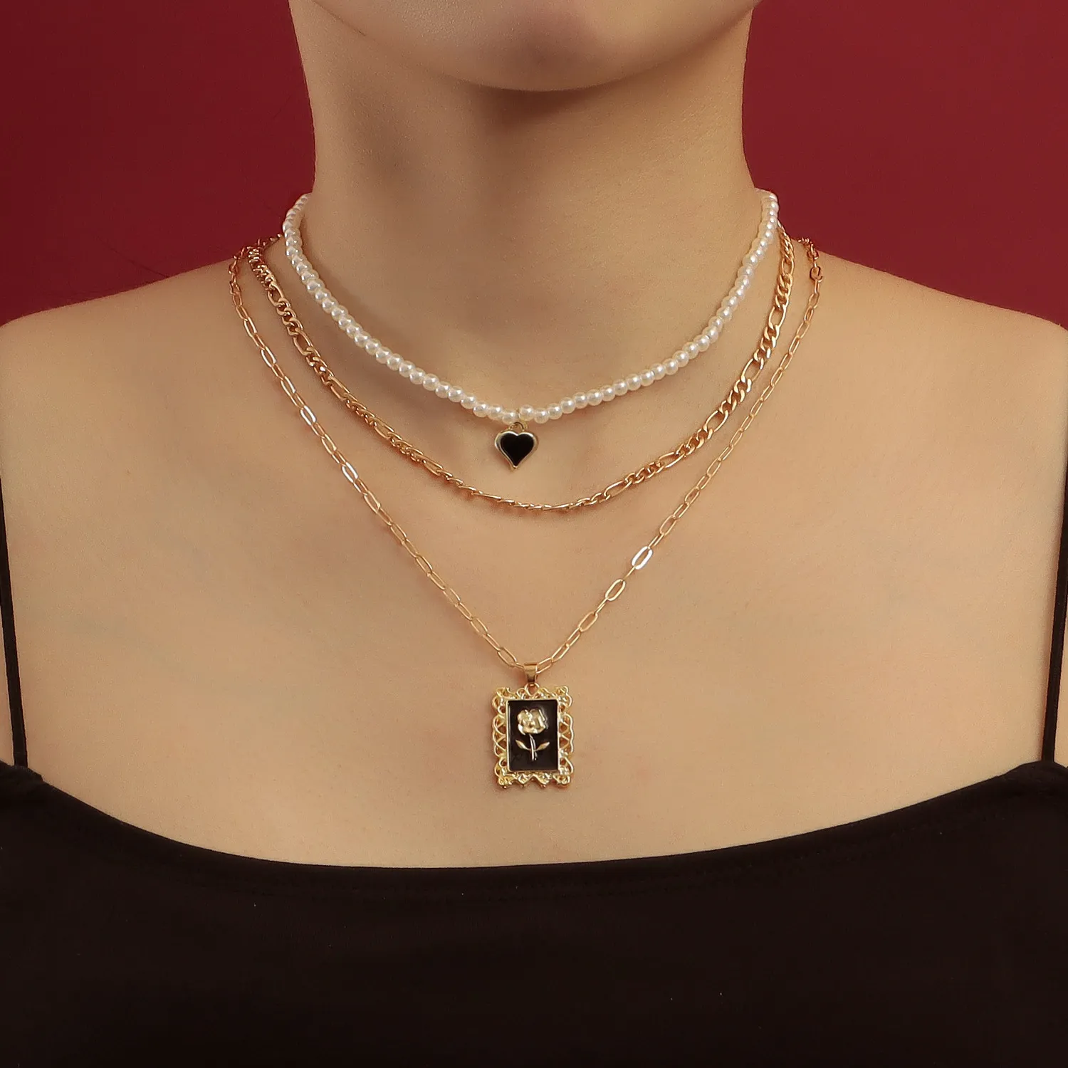 Designer smycken tre lager av imitation pärla svart roshänge halsband kvinnlig kreativ tie-in halsbaserad smycken trendig kvinna designer halsband