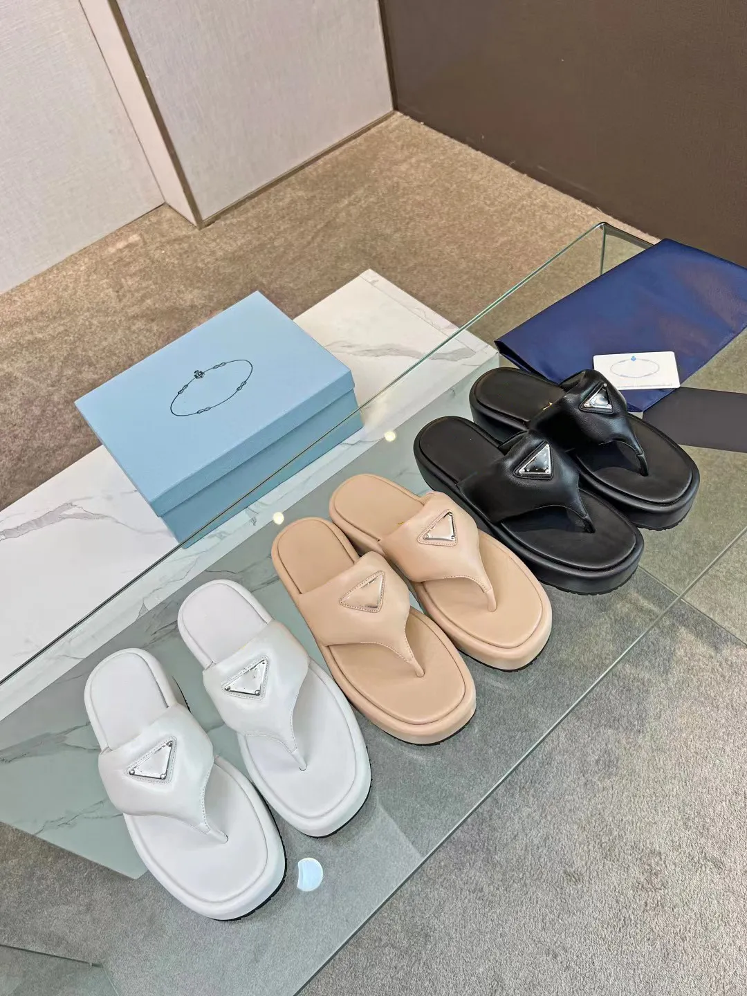 Branded flip flop for mens 2025