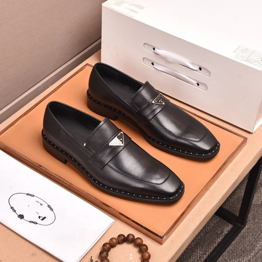 P2/7Model högkvalitativa män klädskor herrar brittiska stil paty läder bröllopskor män lägenheter läder oxfords formella skor