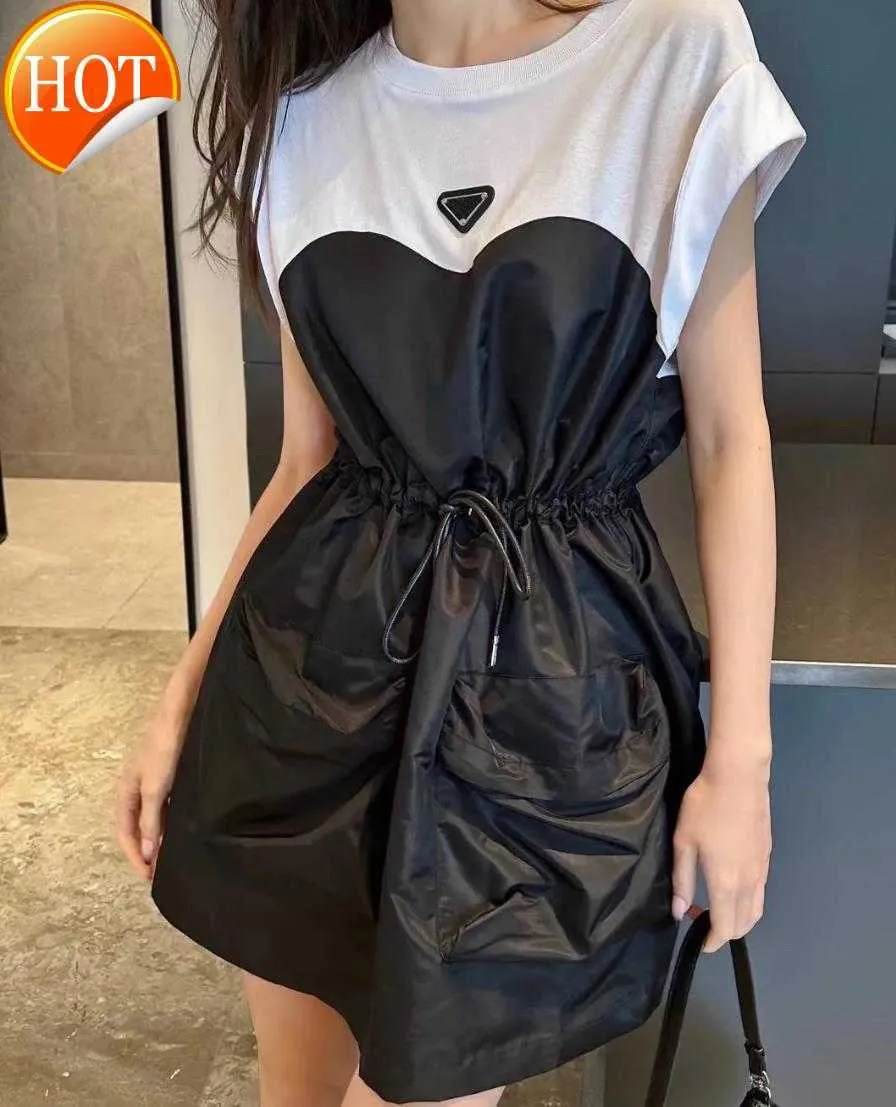 Designer Robes décontractées robe de femme en denim Fashion Matching Girl Girl Slim Summer Beach Street Jupe Black Blanc