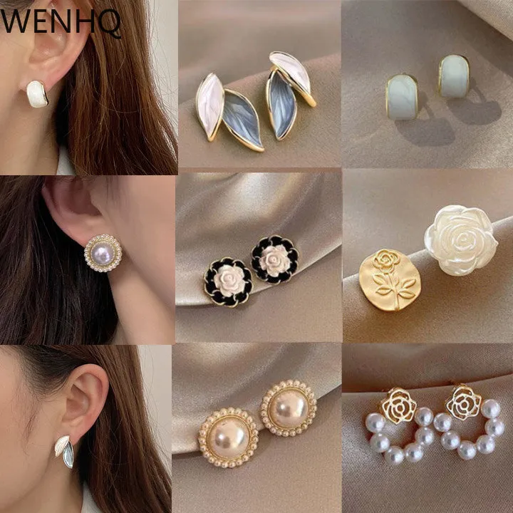 WENHQ New Arrival Vintage Flower Leaf Clip on Earrings for Women's Party Luxury Rhinestone Pearl Cuff Ear Clip Jewelry Accessory