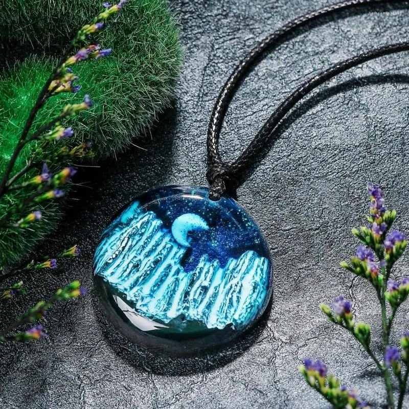 Pendant Necklaces Handemade Vintage Jewelry With Nature Mountain And Moon Resin Transparent Landscape Ball Square Necklace