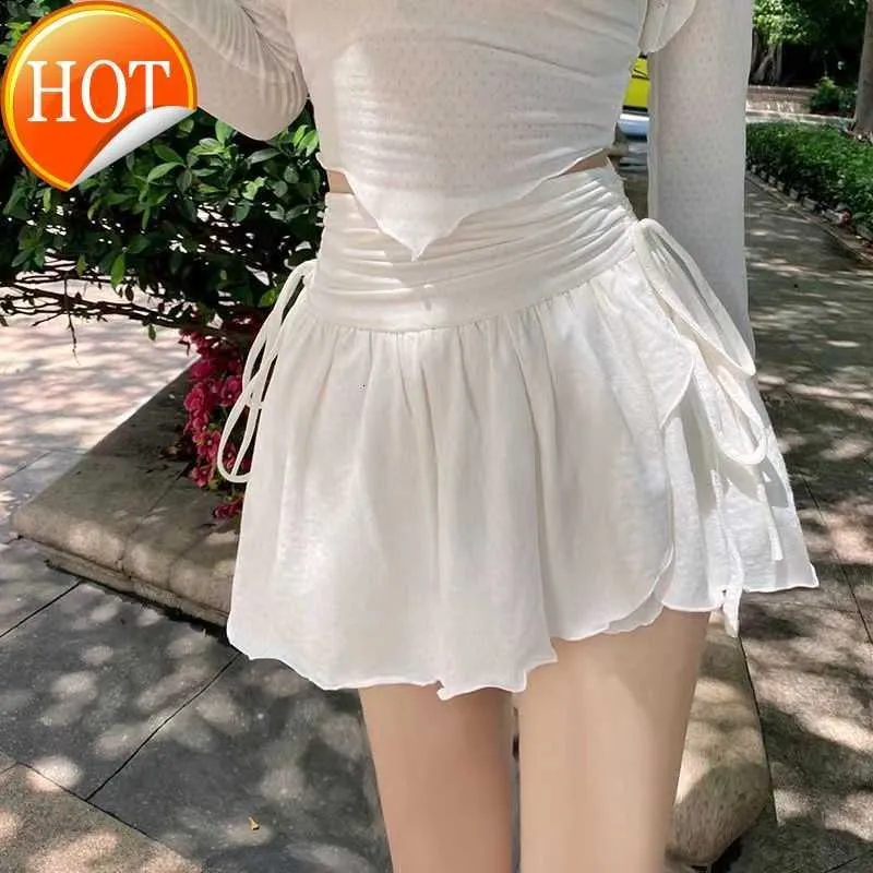 What are the Best Ways to Style a Half Skirt?