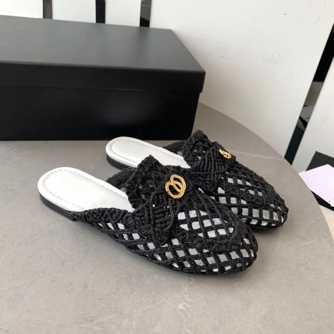 Luxury Leather Designer Slides Sandals for Men and Women Casual Summer Flip Flops Shoes