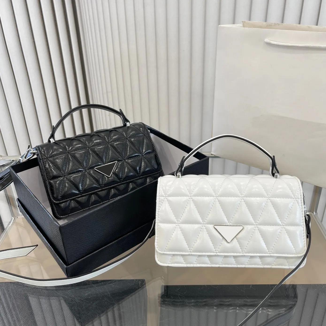 Torby na ramię designerskie torebki torebki luksusowe błyszczące skórzane torby projektanci ramiona torebki damskie torba crossbody moda wszechstronna portfel sieci diamentowej 230728BJ