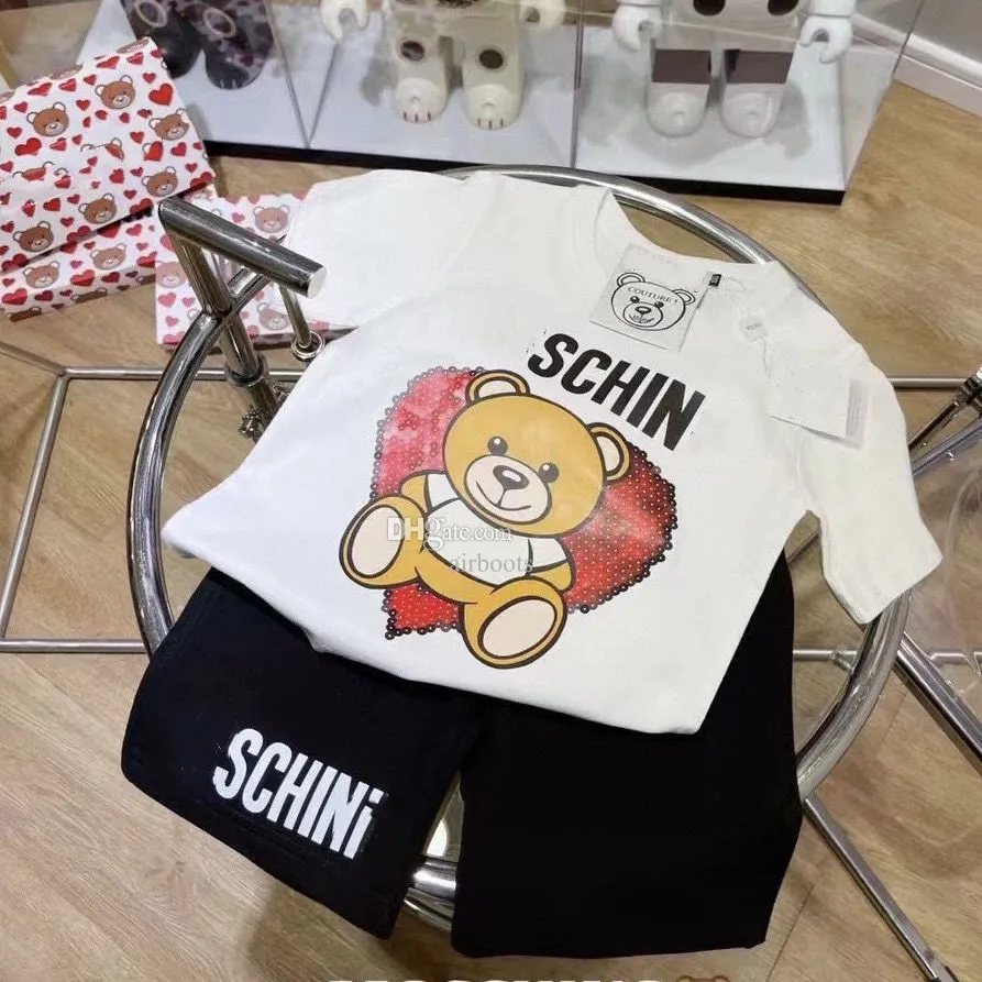 Completi di abbigliamento per bambini T-shirt da ragazzi stampate con orso Pantaloncini Magliette stampate da lettera per bambini da bambina Pantaloni T-shirt a maniche corte estive per bambini da bambino Top Abiti di lusso sciolti