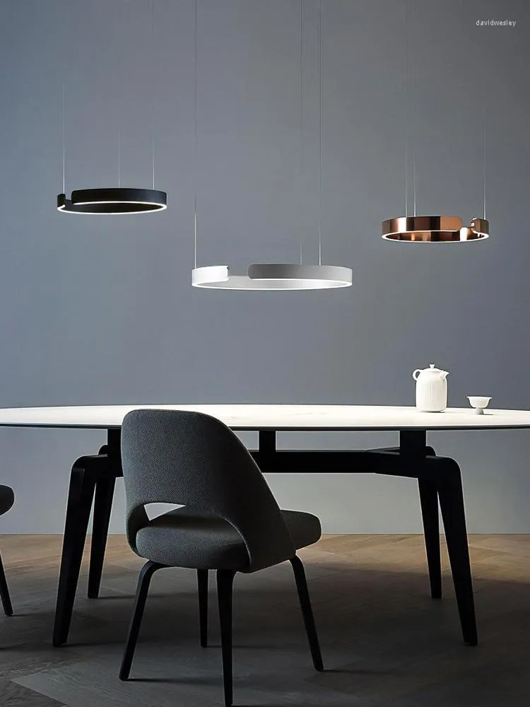 مصابيح قلادة الثريات لغرفة الطعام LED Home Table Light Living Bedroom Beasing Seiling Sheerelier Modern Round Ring Lamp