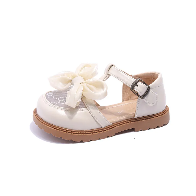 Primeiros Walkers Sandálias infantis para garotas dedos do verão embrulhado em verão 2023 clássico estilo francês Simple retro infantil sapatos casuais pu 230525