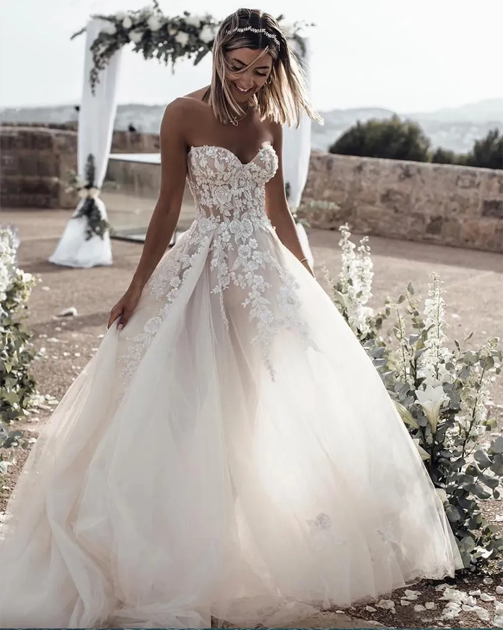 Sexy Sweetheart Tulle A Line Wedding Dresses Romantic Lace Appliques Beaded Bohemian Country Bridal Gowns Open Back Sweep Train Second Reception Dress