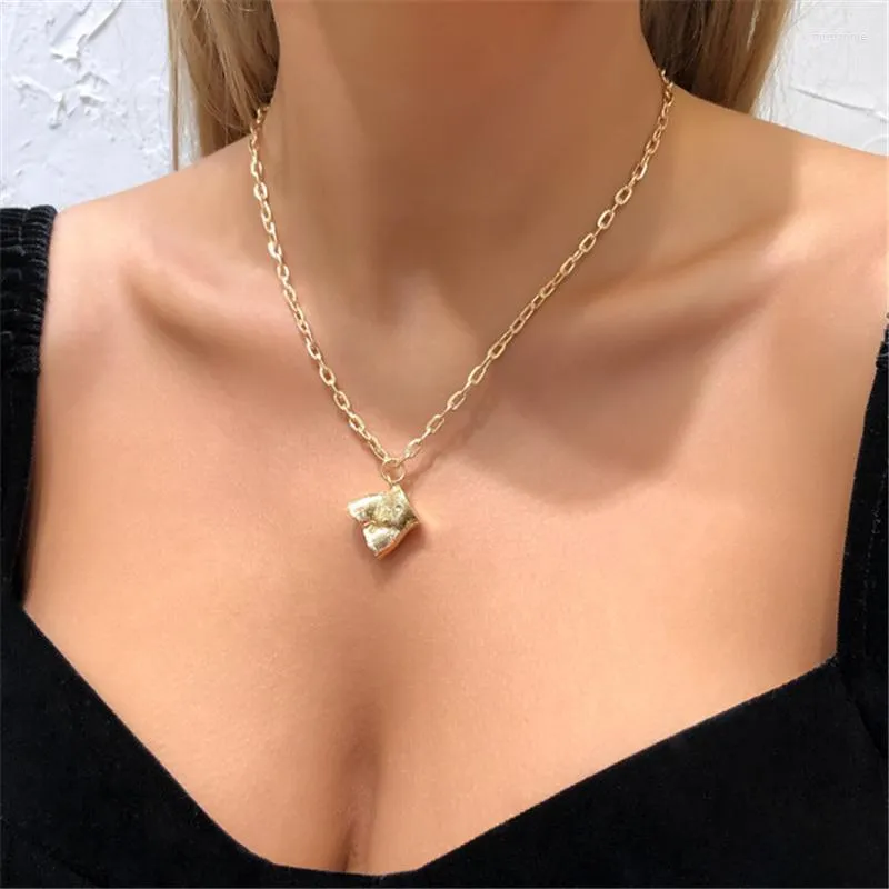 Choker 33/5000 2023 European And American Women Fashion Sexy Neck Necklace Alloy Pendant Collarbone Chain Ornaments