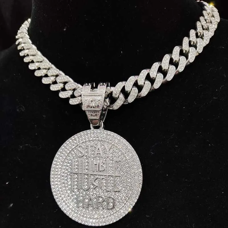 Män kvinnor hiphop förblir hårt hänge halsband med 13 mm kubansk kedja hiphop is ut bling halsband mode charm smycken