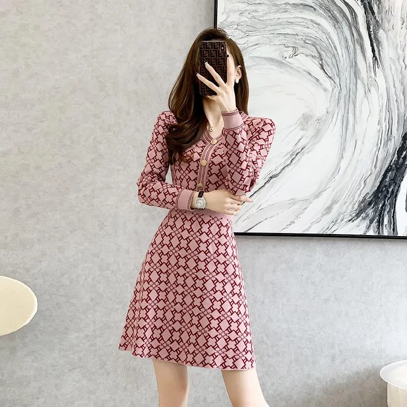 Casual Dresses Women's Knitted Dress Long Sleeves Korean Fashion Retro Harajuku Sweater French Sexy Mini Skirt High End Luxury