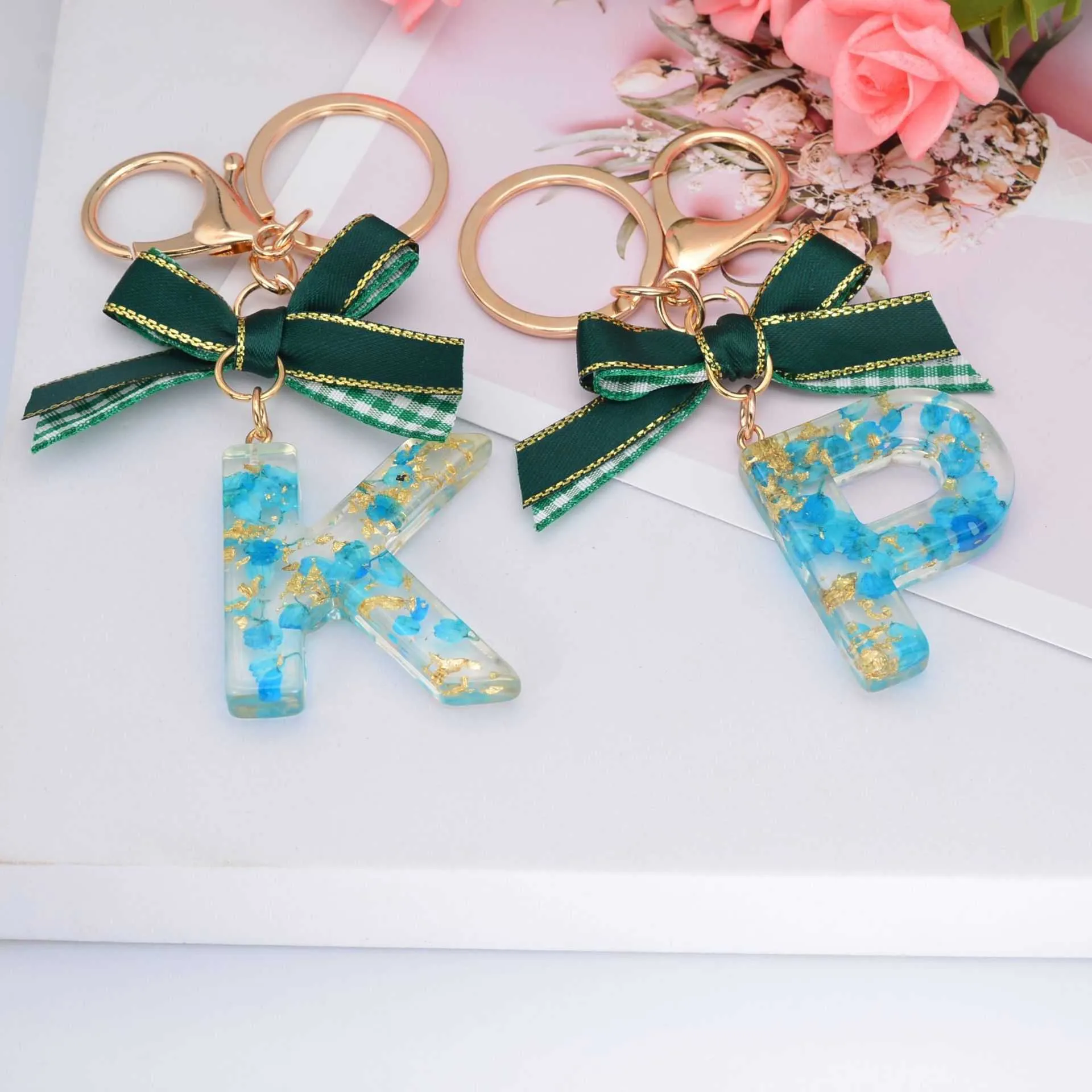 Keychains Christmas Bow Letter Women's Bag Gift Dry Flower Crystal Drop Glue UK Pendant Keychain Charm G230525