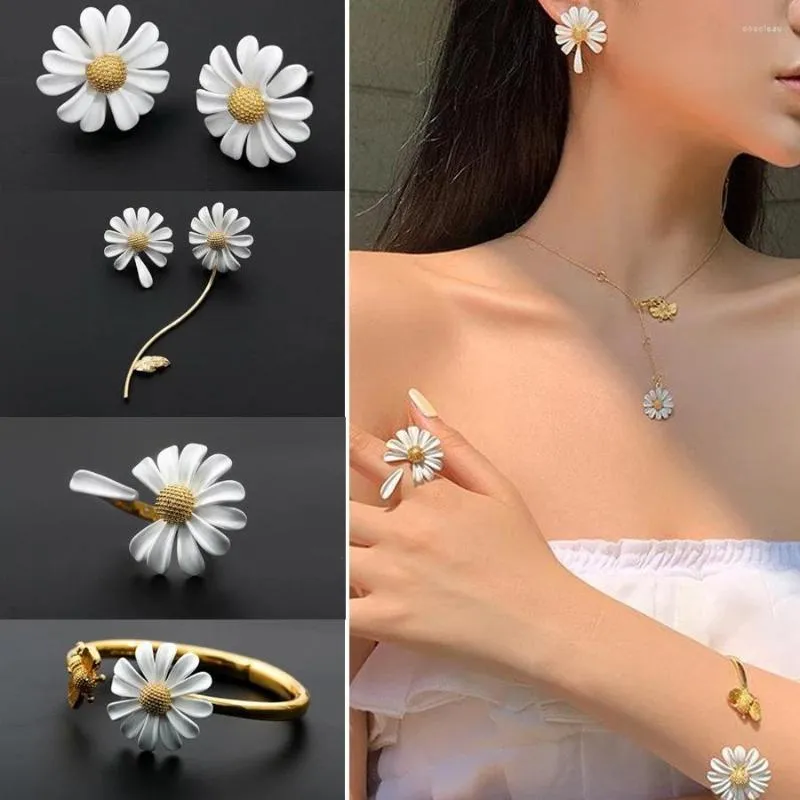 Boucles d'oreilles à la mode douce marguerite blanche pour femmes filles mode coréenne asymétrique fleur voyage fête oreille bijoux