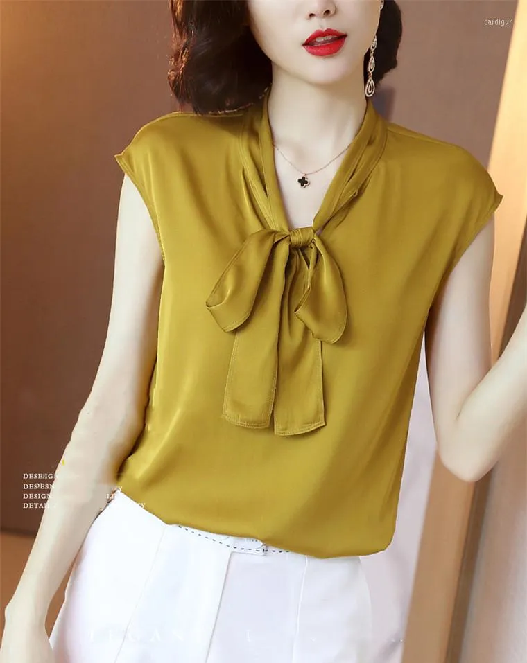 Kvinnors blusar koreanska mode mångsidiga grundläggande korta ärm Ice Silk Top Shirt Summer Ladies Elegant V-Neck Lace Up Acetate Satin Blus