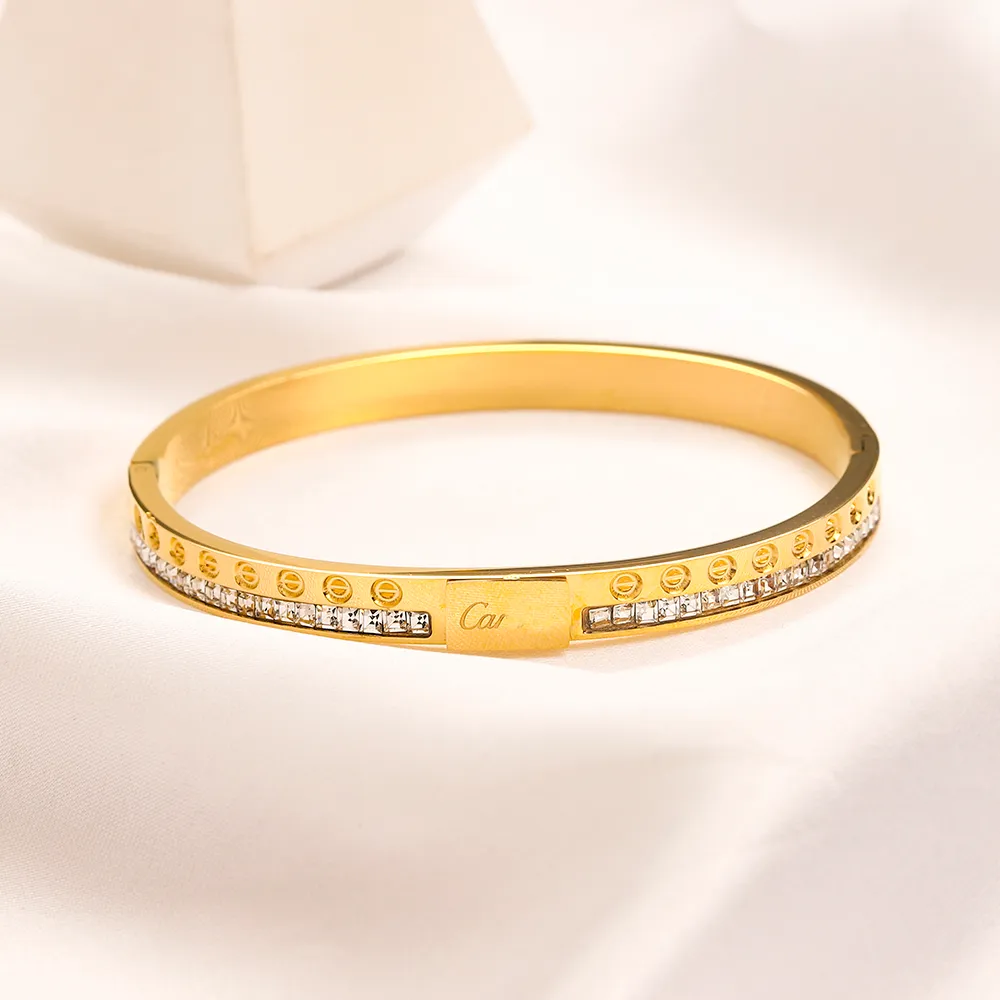 Famous Style Designer Brand Letter Bangle Top Quality 18K Gold Plated Stainless Steel Bracelets Hand Chain Inlaid Crystal Rhinestone Bracelet Jewelry Accessories