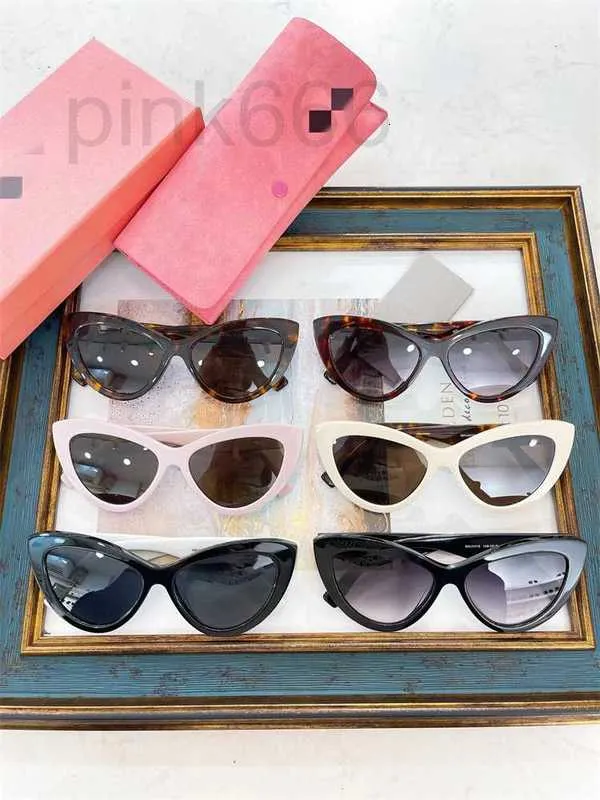Occhiali da sole Designer Gli occhiali da sole di nuovi prodotti sono popolari su Internet con la stessa scheda, foto di strada di moda a occhi di gatto personalizzata, per le donne T920