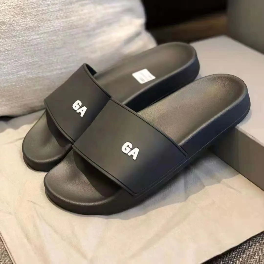 Designerschoenen Heren- en damesslippers met extra dikke letters Slippers met één woord voor strandparen Slank en modieus Uitloper