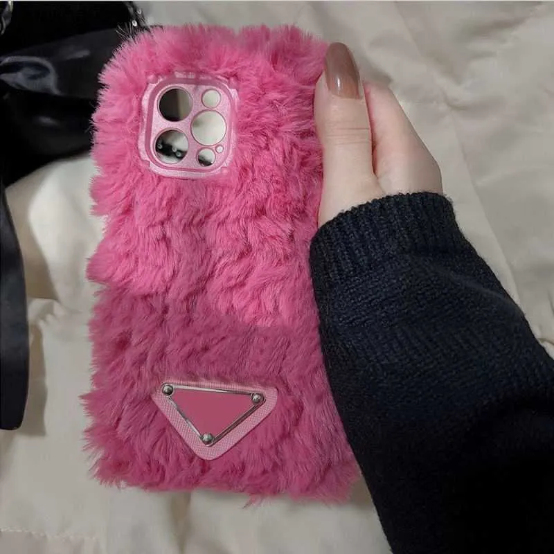 Pink Plush Phone Case Soft Luxury Designer Högkvalitativ klassisk män Kvinnors stötsäkra telefoner Fall Fashion för iPhone 13 11 12 Pro 7 8 X Xs Max1