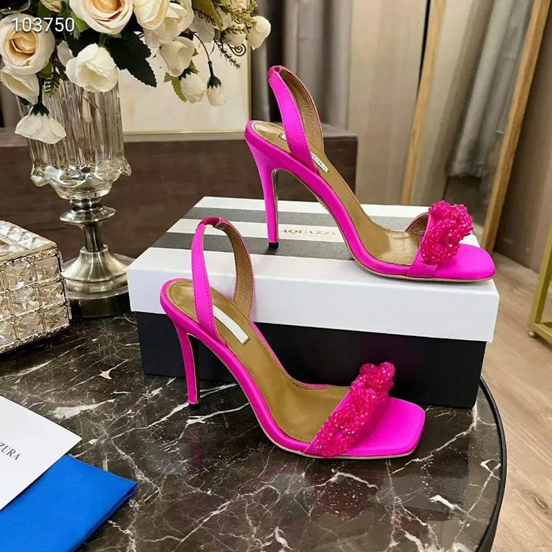 Clare strass pump on sale