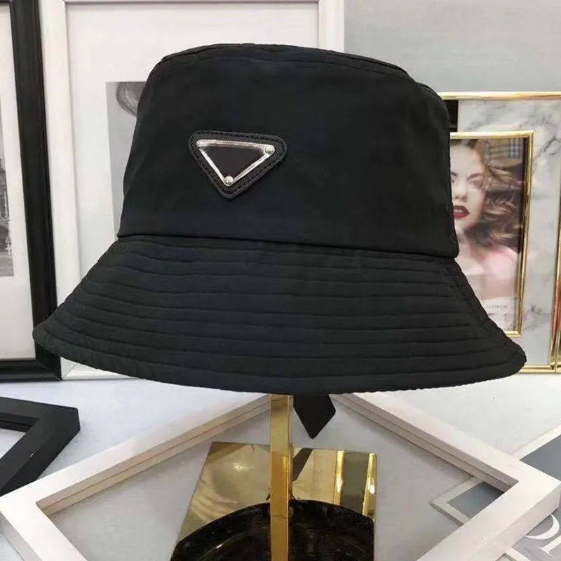 نساء مصممة شتاء قبعة قبعة صغيرة من الجمجمة القبعة قبعة التزلج قبعات snapback قناع رجال القطن للجنسين الكشمير رسائل الترقيع الفاخرة في الهواء الطلق بيني