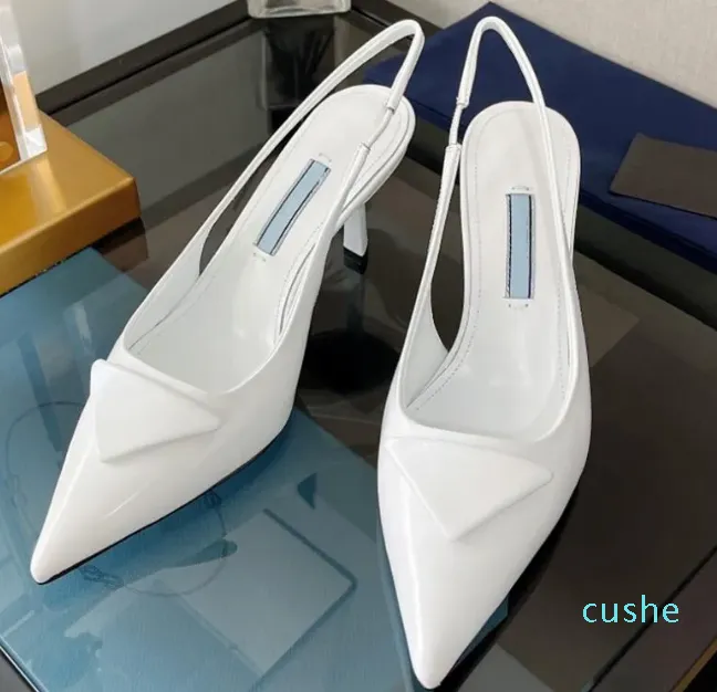 2023 sandale Chaussures Femmes Triangle Signe Blanc Noir Brillant En Cuir Verni 35cm 7.5cm Talons Minces Chaussures De Mariage avec Sac À Poussière 35-40