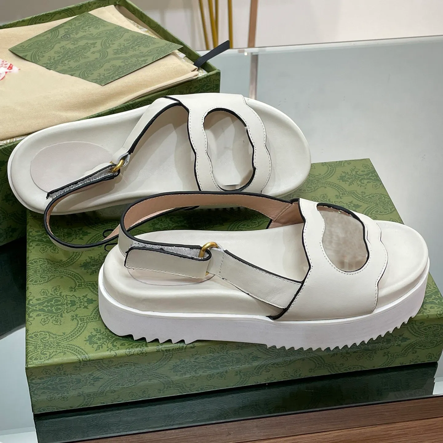  Thick-soled Sandal Designer Summer New Woman Leisure  Platform Sandal Fashion Luxury Cowhide Rubber Sole Roman Flip flops Hollow letter Sandals