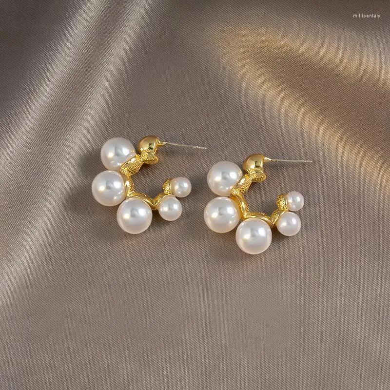 Orecchini a cerchio moda fiore a forma di C per le donne dolce stile coreano cerchio rotondo perle Earing 2023 commercio all'ingrosso di gioielli