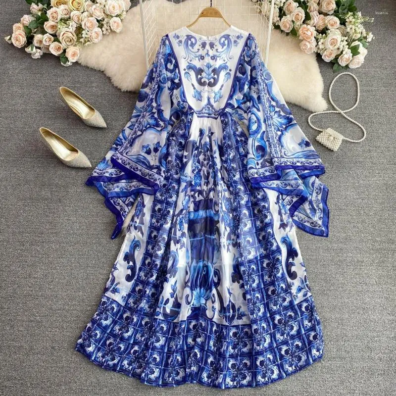 Casual jurken strandstijl maxi jurk vrouwen losse vakantie batwing mouw blauw en witte porselein print bohemian zomer kleding voor 2023