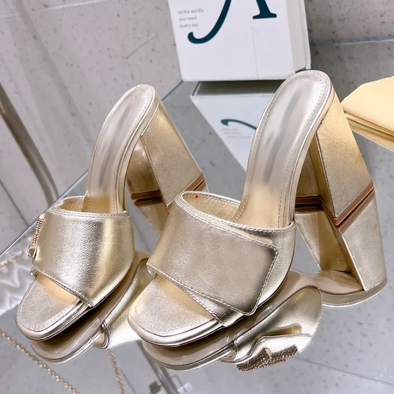 Crocodile brand sandals top