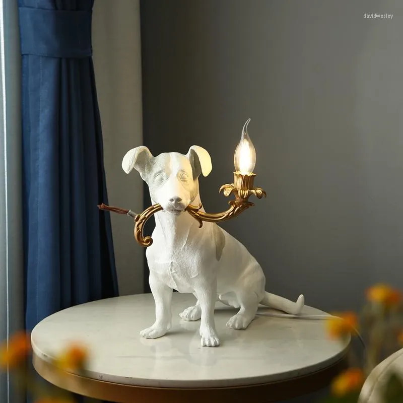 Lampade da tavolo Nordic Puppy Lamp Cute Dog Animal Candle per bambini Camera da letto Studio Decorazione Resina Cartoon Desk Lights