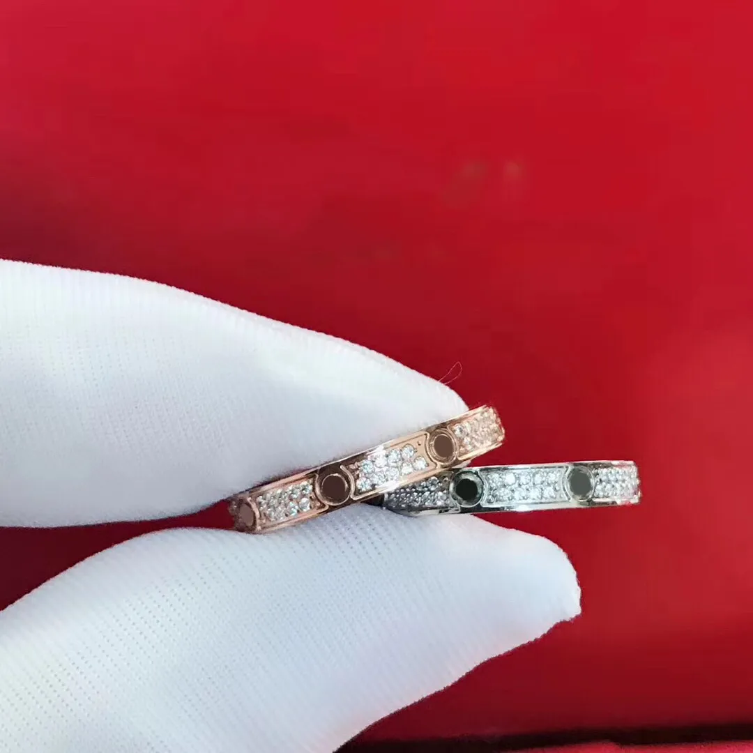 Casal Fino Diamond Diamond Screw Ring Anel feminino Aço inoxidável Zircão Love Rings Brand Grenhos de joias para Acessórios de anel de noivado de mulheres por atacado