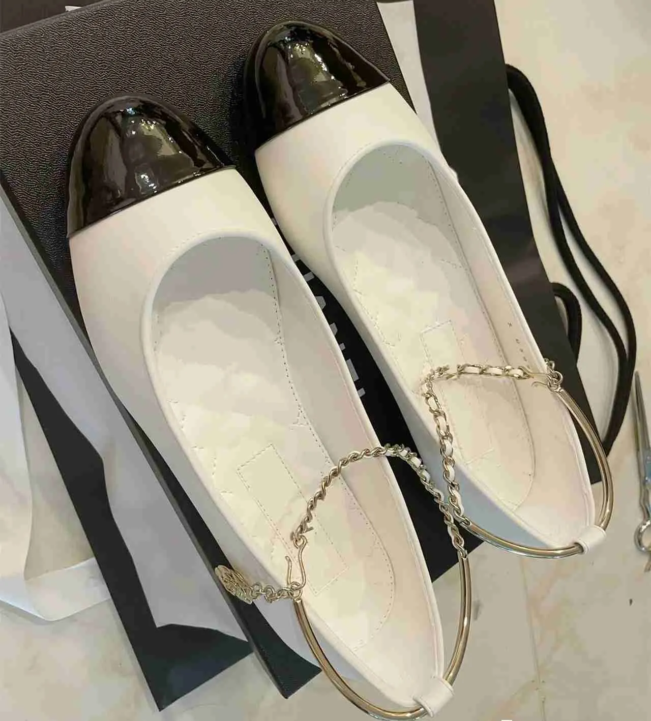 Lüks 2023 Tasarımcı Paris Moda Bale Daireler Ayakkabı Yuvarlak Toe Kelebek Knot Kadın Ayakkabı Dikiş Hattı Dekor Sıradan Yumuşak Ayakkabılar Marka Derisi Düz Ccity