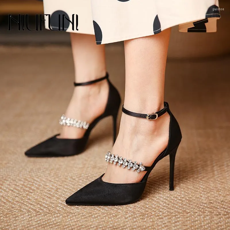 Sandales été strass chaîne boucle creuse talons hauts robe mode chaussures de soirée Stiletto femmes pointu soie couleur unie