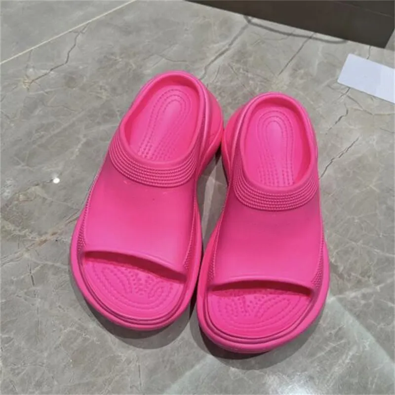 النساء الفاخرة Desingner Sandals أزياء النعال النسائية السميكة سلمن