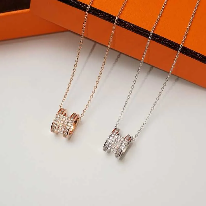 Halsband designers klassiska hänge för kvinnor 18k guld bokstav diamant halsband lyx design smycken bleknar inte eller allergi