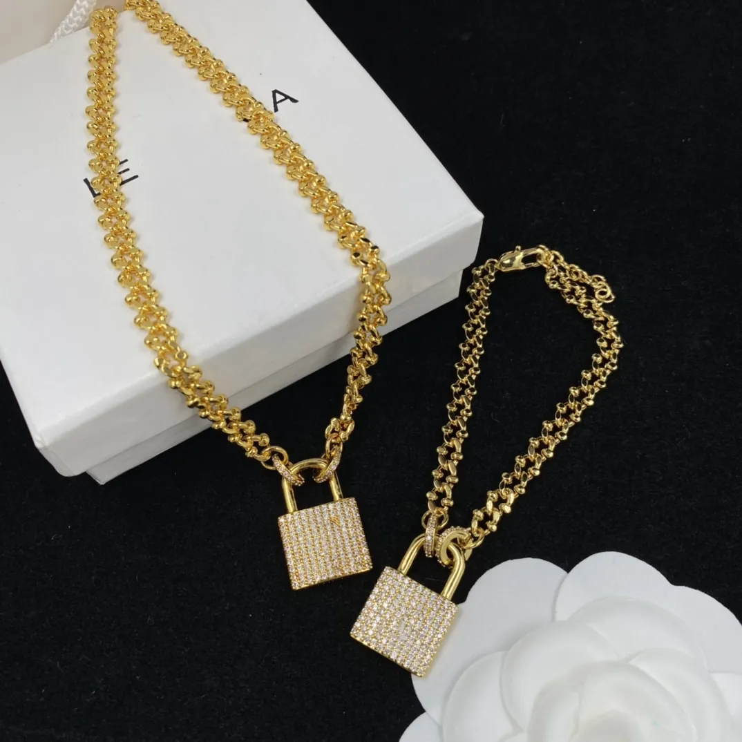 2023 designer necklace designer bracelet High end design Women's First Choice Wedding Party Gifts High end designer jewelry