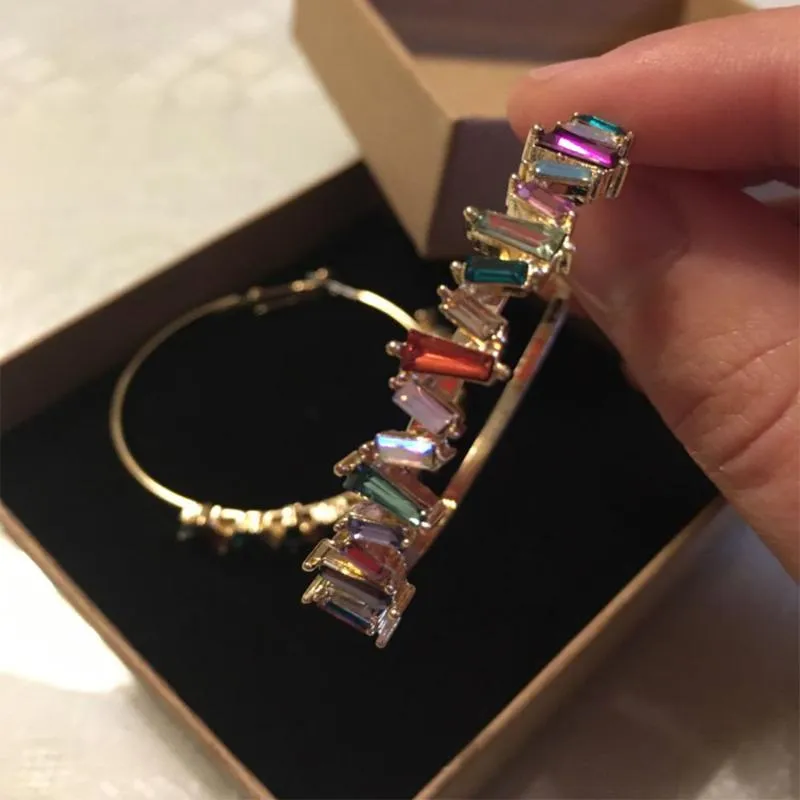 Hoop örhängen huggie ankomst guld färg multi baguette strass uttalande eearrings för kvinnor party box packning tillbehörsgällt