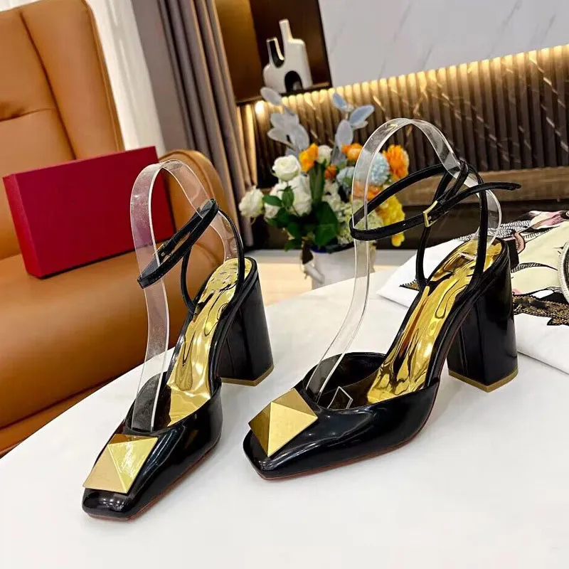 Sandali Da Donna Estivi In Metallo Moda Designer Eleganti Tacchi Alti Chiusi Versatili Bellissimi Modelli Scarpe Da Ragazza Comode Da 54 1 DHgate