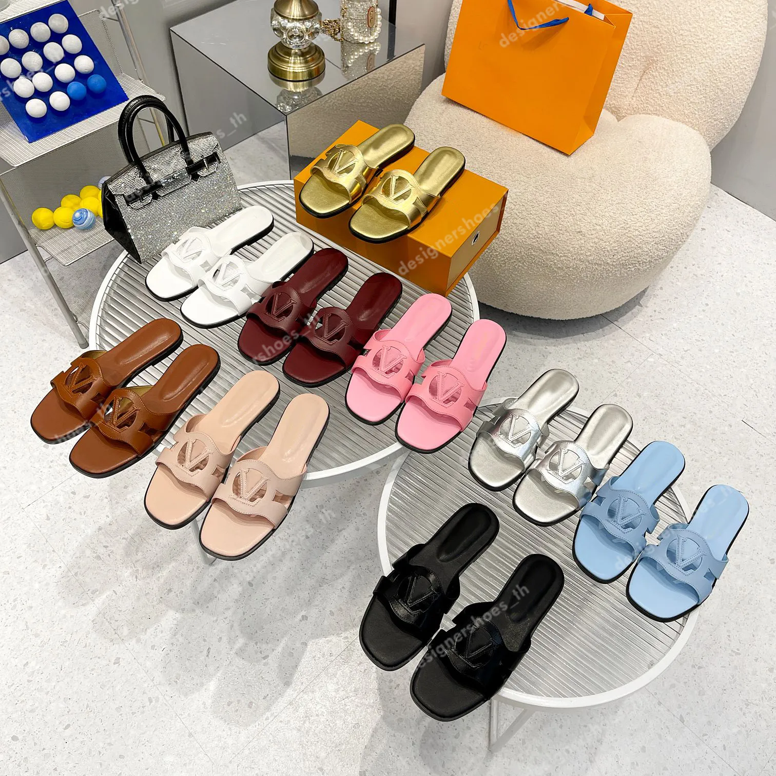 Designer Slipper Women Leather Flat Bottom Slippers Fashion Letter Hollow Sandals Show Party Wedding Summer Lightweight Beach Shoes 35-43