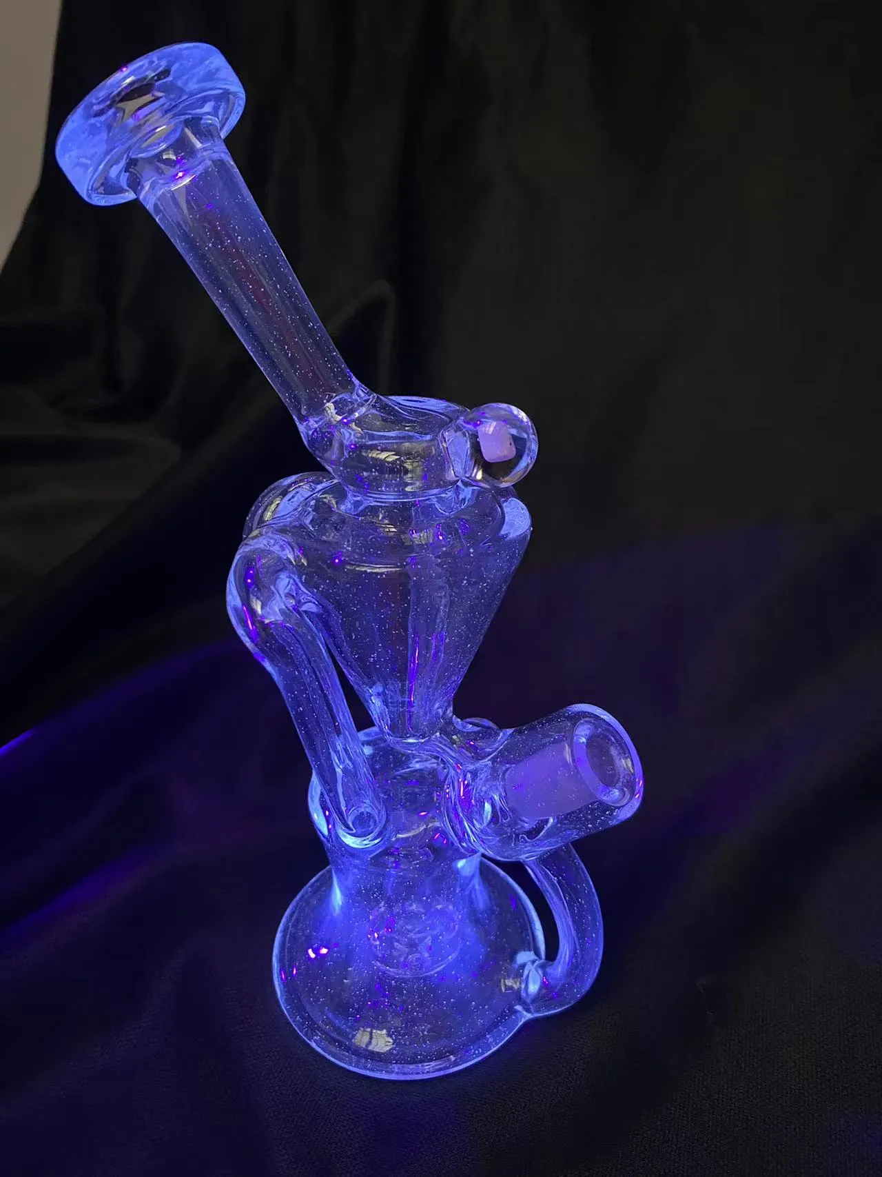 Glasrohre UV-blaues Recycler-Rig 14 mm mit 2 Opalen. Gerne können Sie eine Bestellung aufgeben